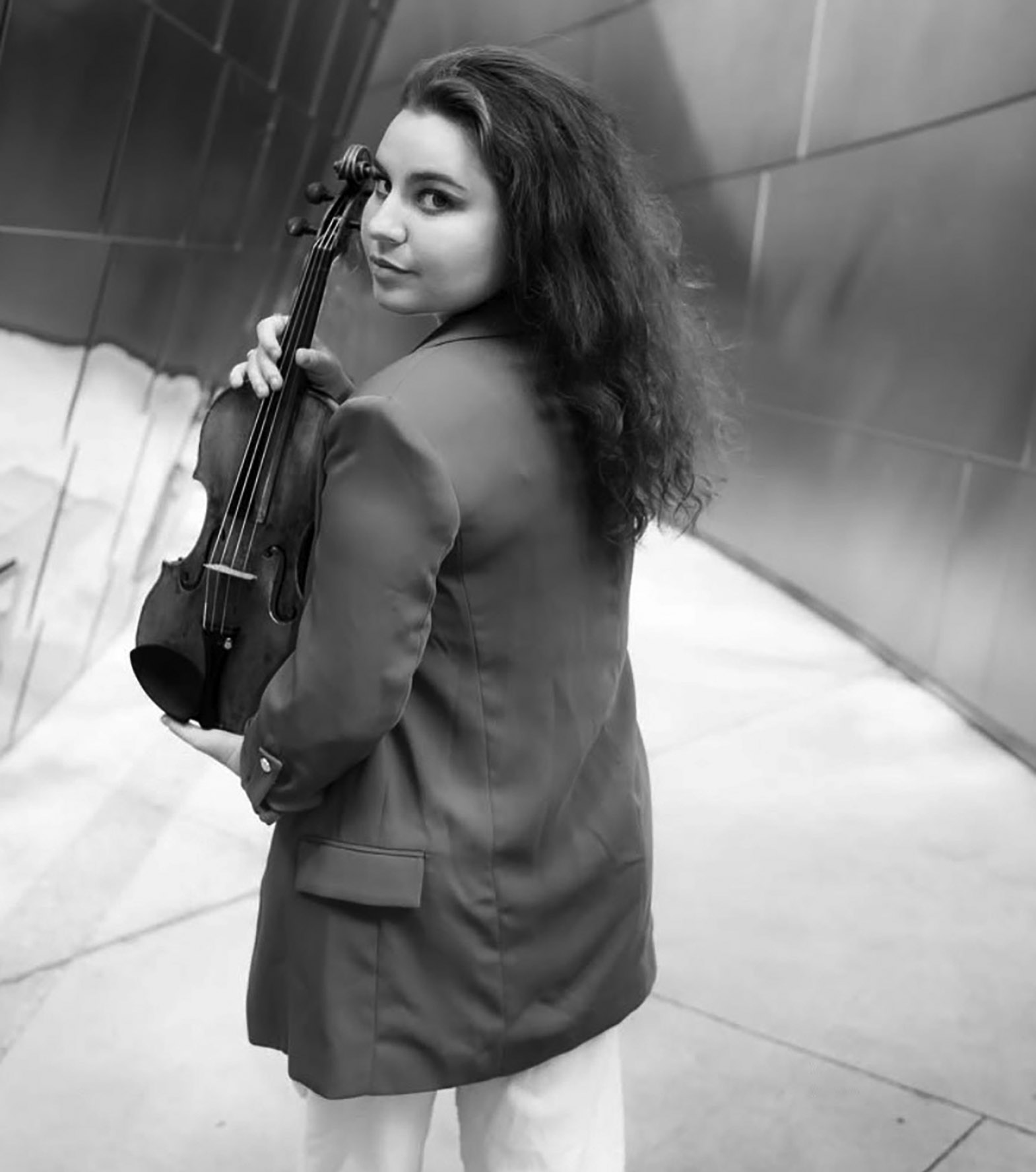 Bianna_Bell_-_1570x1776